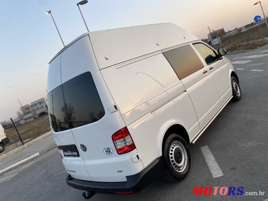 2015' Volkswagen Transporter photo #2