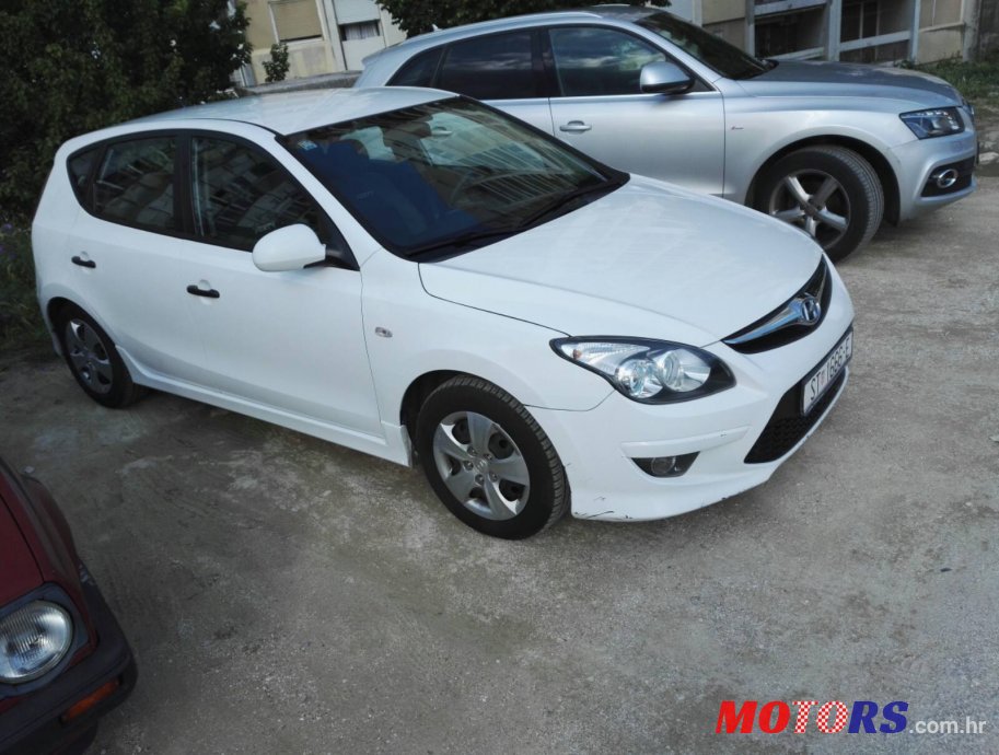 2011' Hyundai i30 photo #1