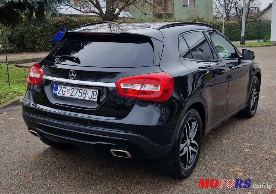 2015' Mercedes-Benz GLA 180 Cdi photo #5