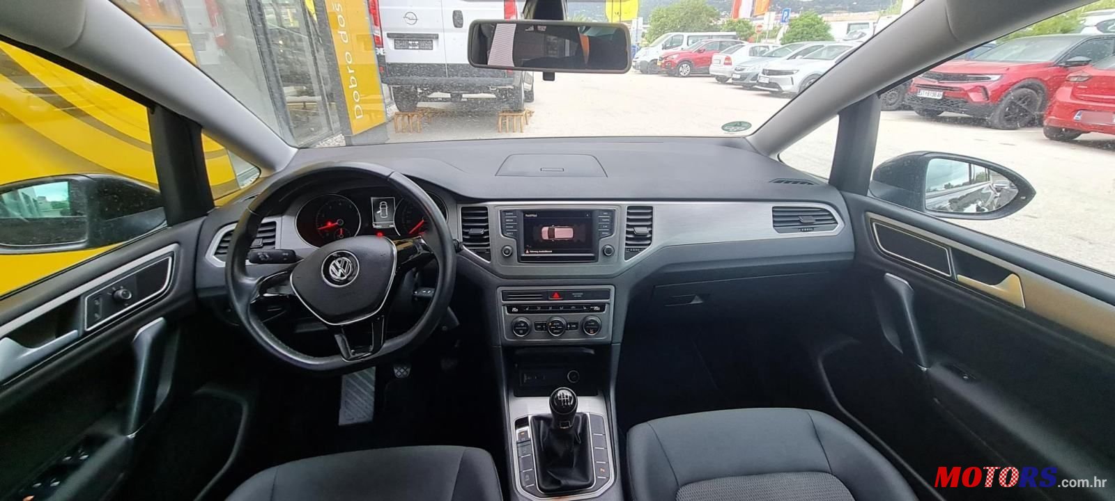 2017' Volkswagen Golf Sportsvan photo #6