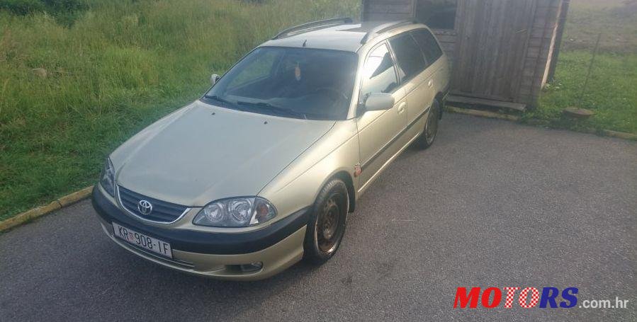 2001' Toyota Avensis Wagon photo #1
