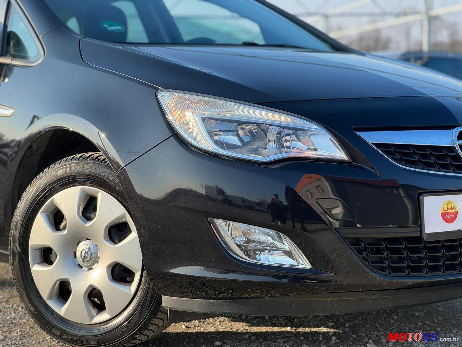 2010' Opel Astra Astra J 1.4 16V photo #2