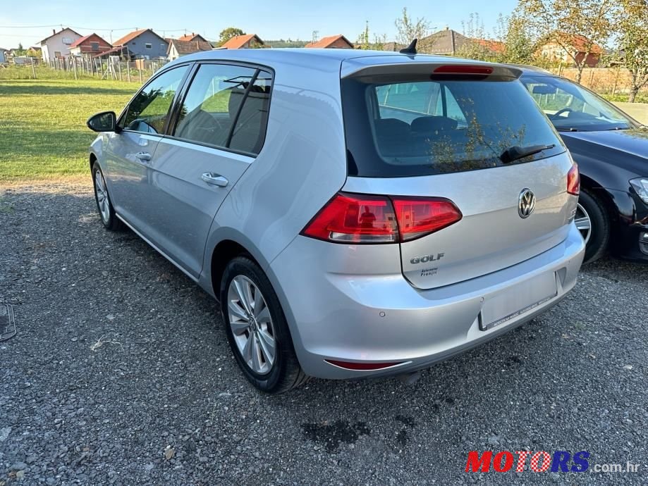 2012' Volkswagen Golf 7 1.6Tdi photo #4