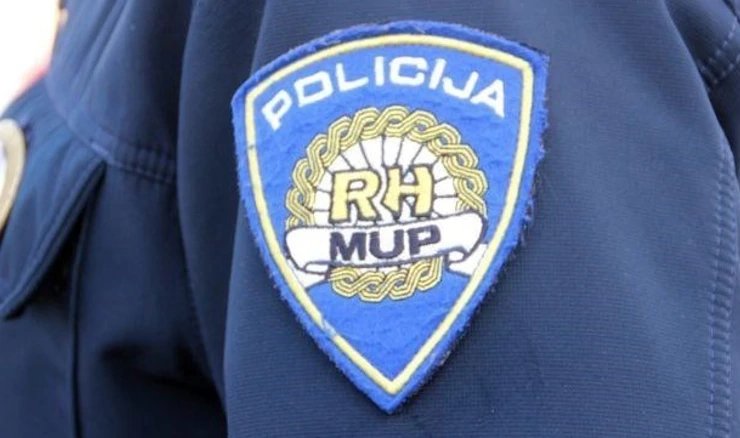 Policajac kod Vinkovaca skrivio prometnu nesreću pa udaljen iz službe