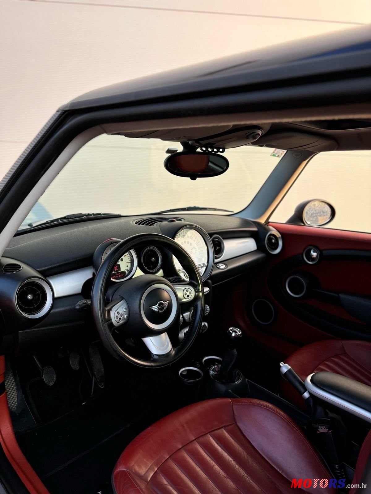 2007' MINI Cooper Cooper D photo #3