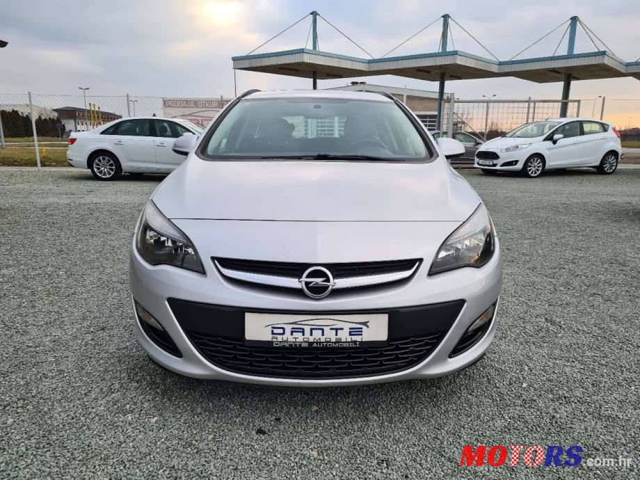 2013' Opel Astra Karavan photo #3