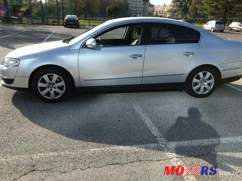 2005' Volkswagen Passat 1,6 Fsi photo #1