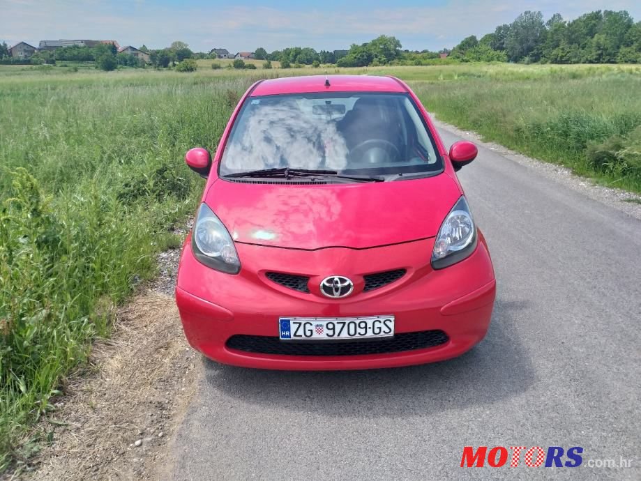 2006' Toyota Aygo photo #1