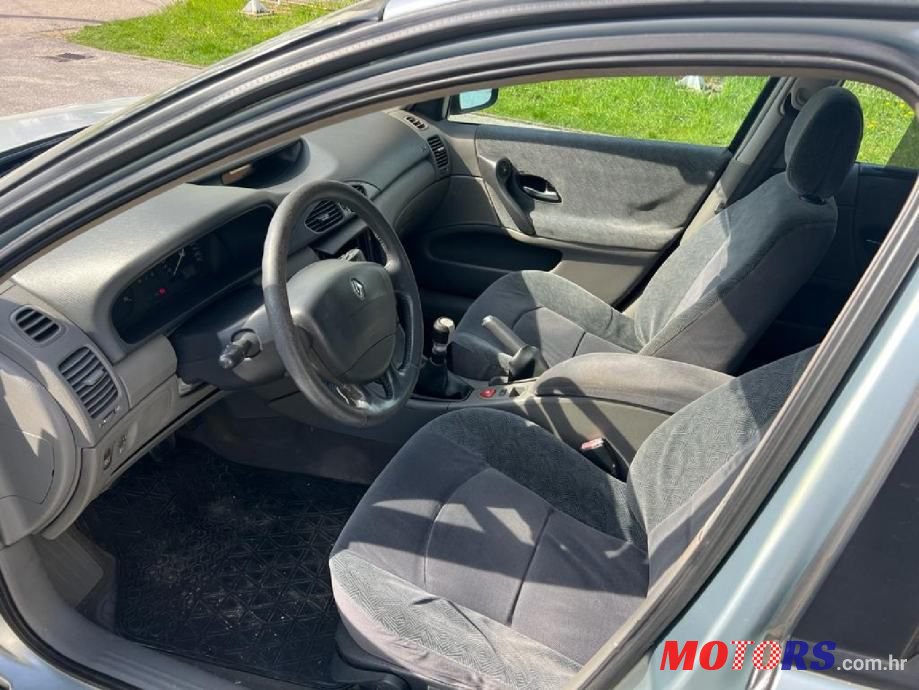 2003' Renault Laguna 1,6 16V photo #3