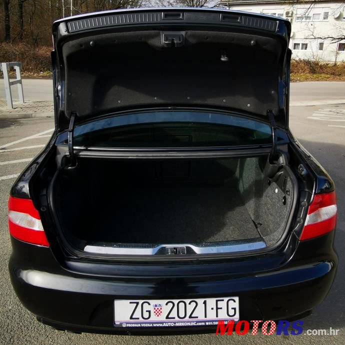 2011' Skoda Superb 2,0 Tdi photo #6