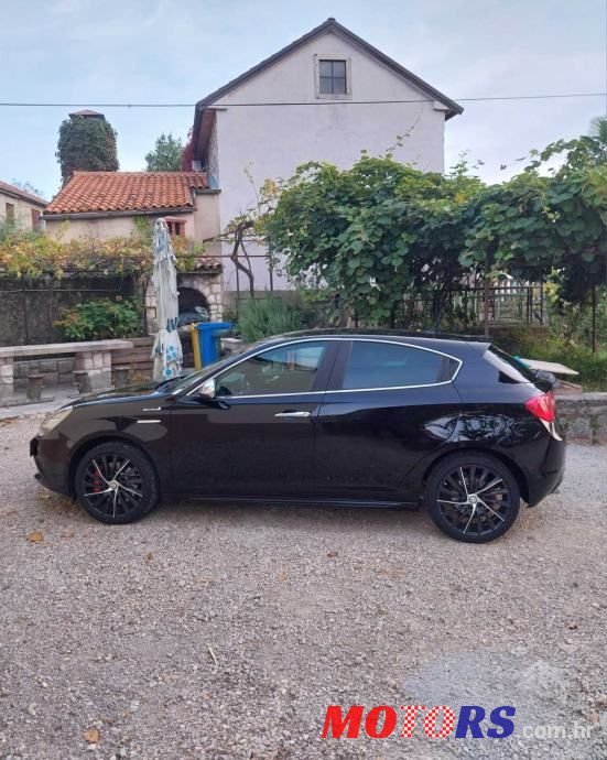 2013' Alfa Romeo Giulietta 2,0 photo #5