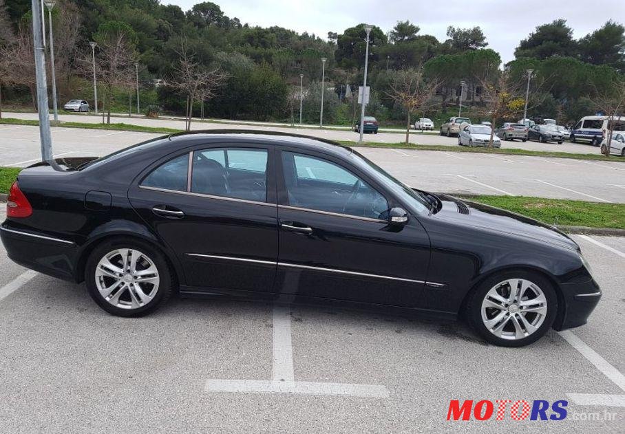 2003' Mercedes-Benz E-Klasa photo #1