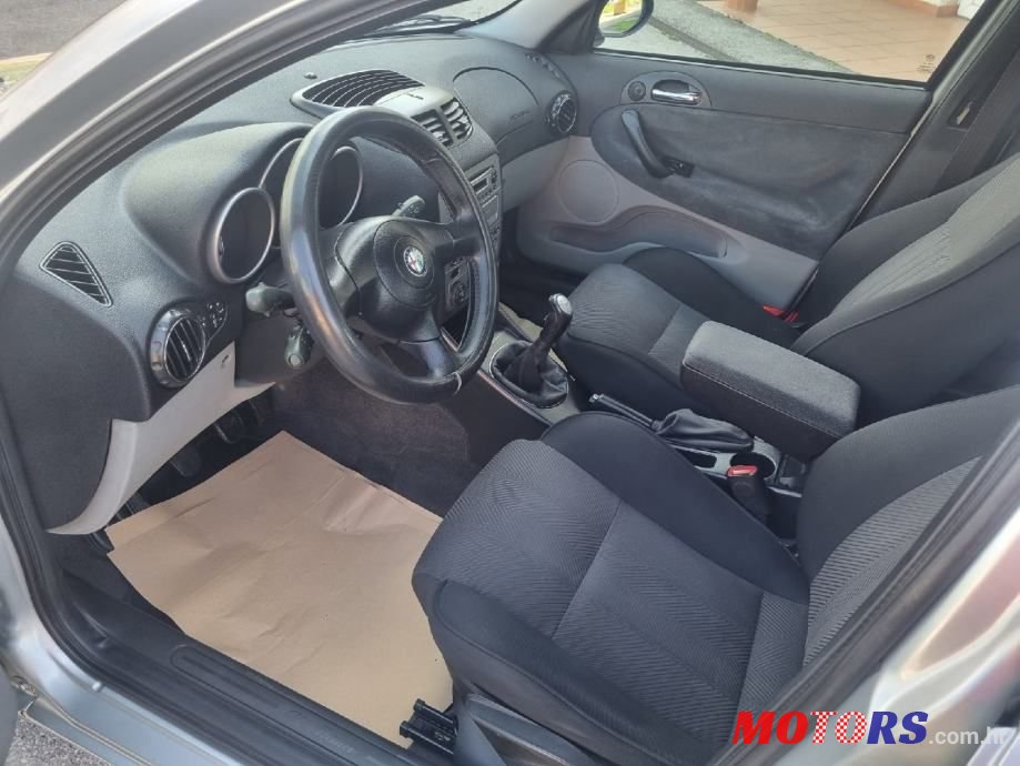 2003' Alfa Romeo 147 1,6 Ts photo #4