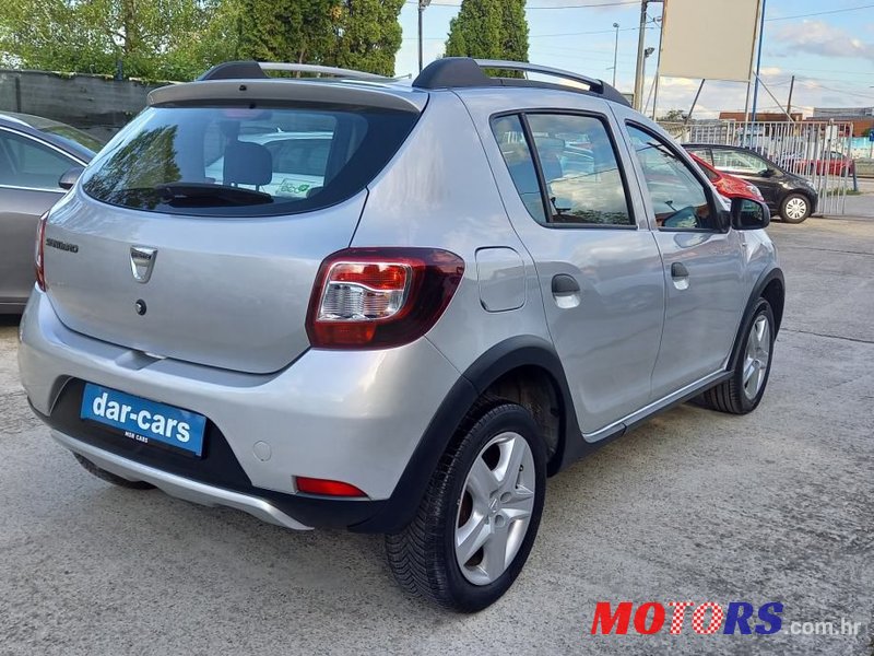 2014' Dacia Sandero photo #3