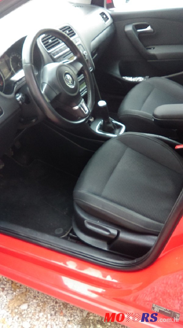 2011' Volkswagen Polo photo #6