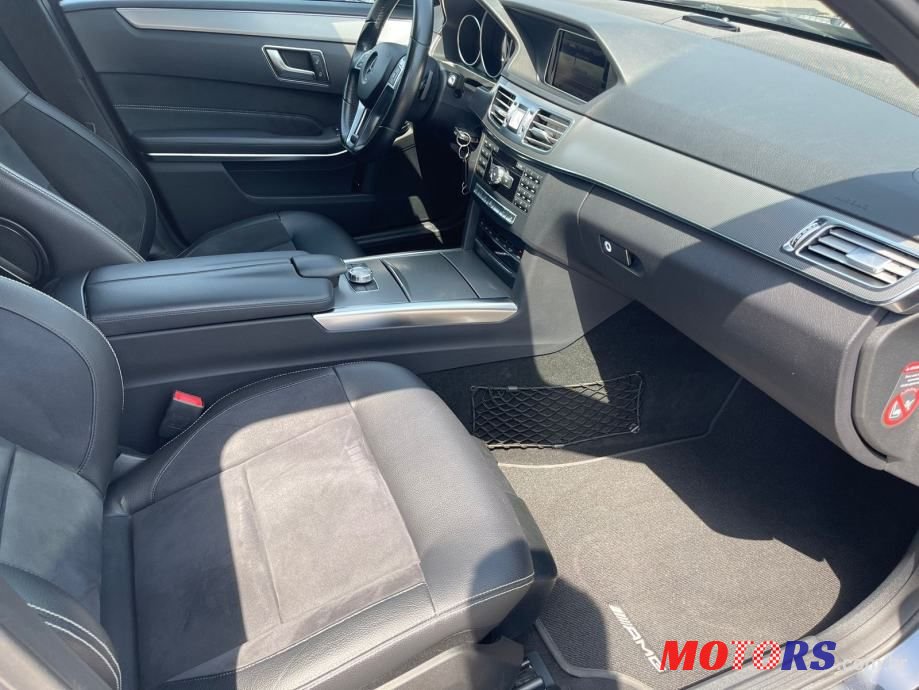 2013' Mercedes-Benz E-Klasa 300 Cdi T photo #6