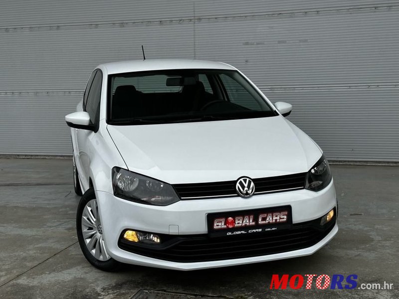 2015' Volkswagen Polo photo #3