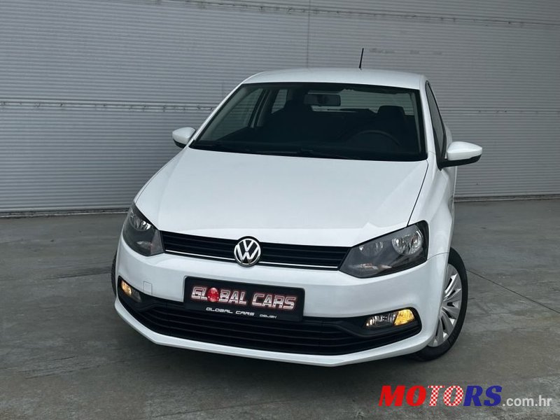 2015' Volkswagen Polo photo #2