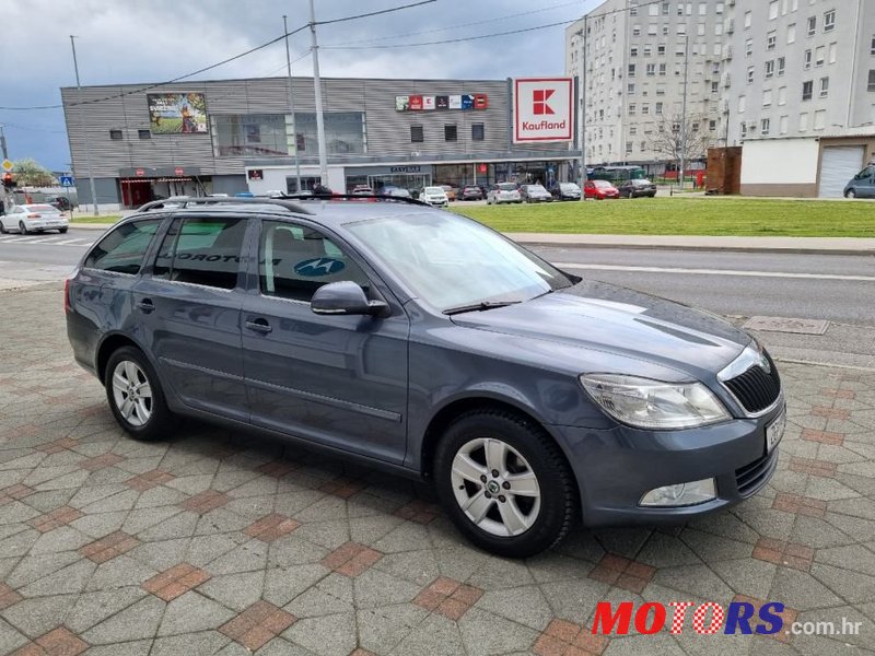 2012' Skoda Octavia Combi photo #3