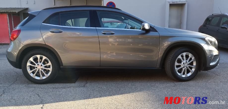 2016' Mercedes-Benz GLA 200 D photo #4