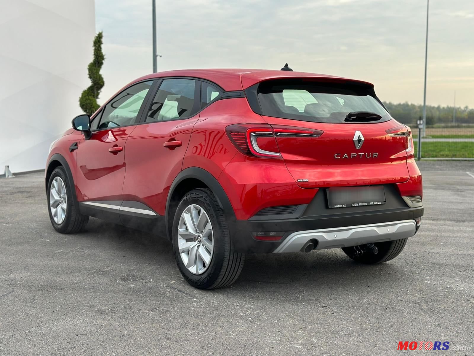 2021' Renault Captur Tce photo #3