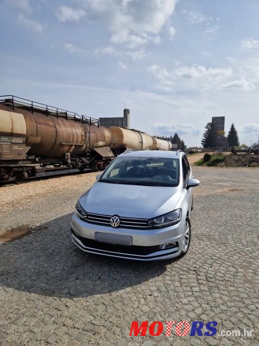 2017' Volkswagen Touran photo #3