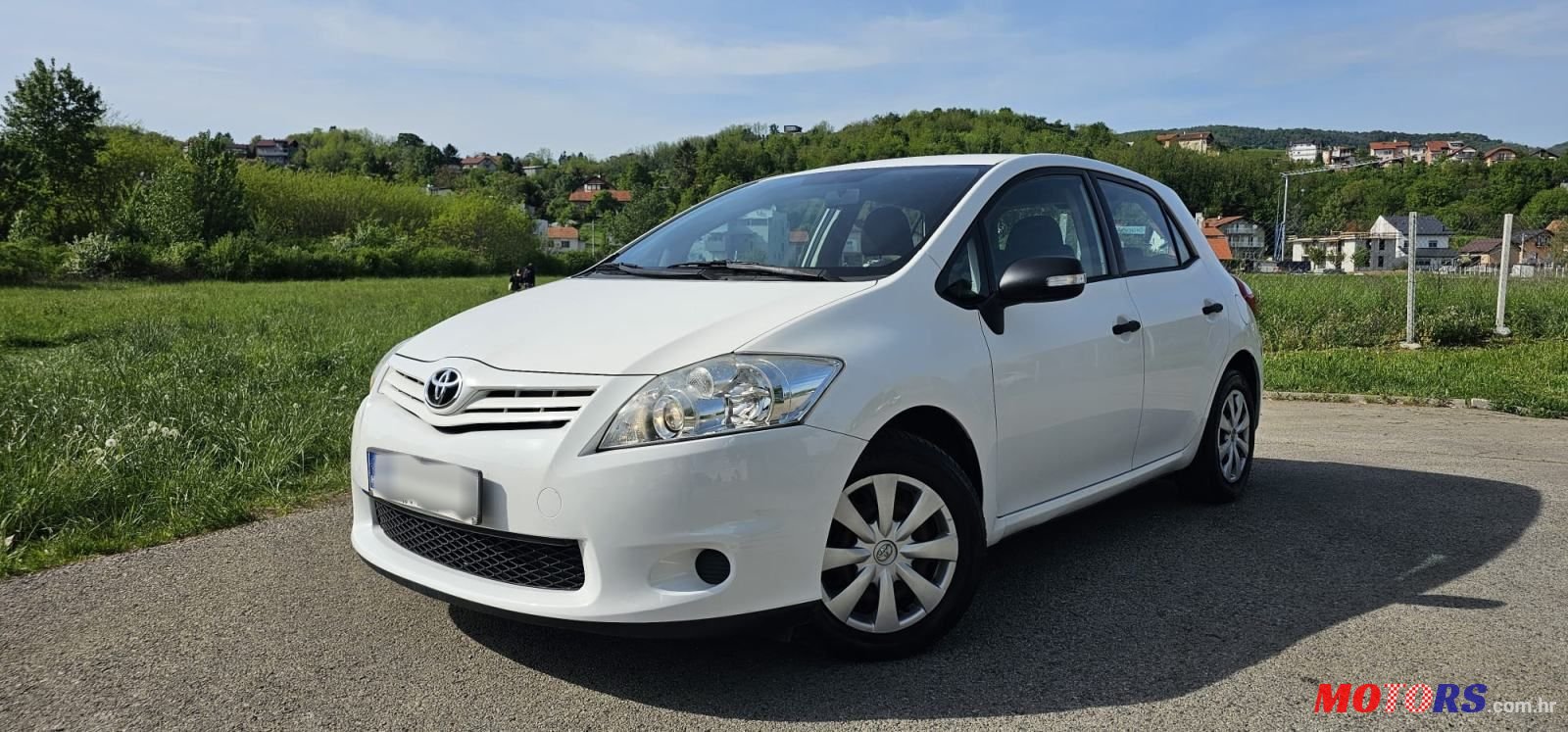 2010' Toyota Auris 1,3 3 Vvt-I photo #1
