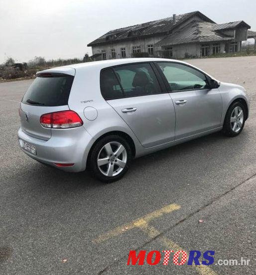 2010' Volkswagen Golf VI 1,6 Tdi photo #2