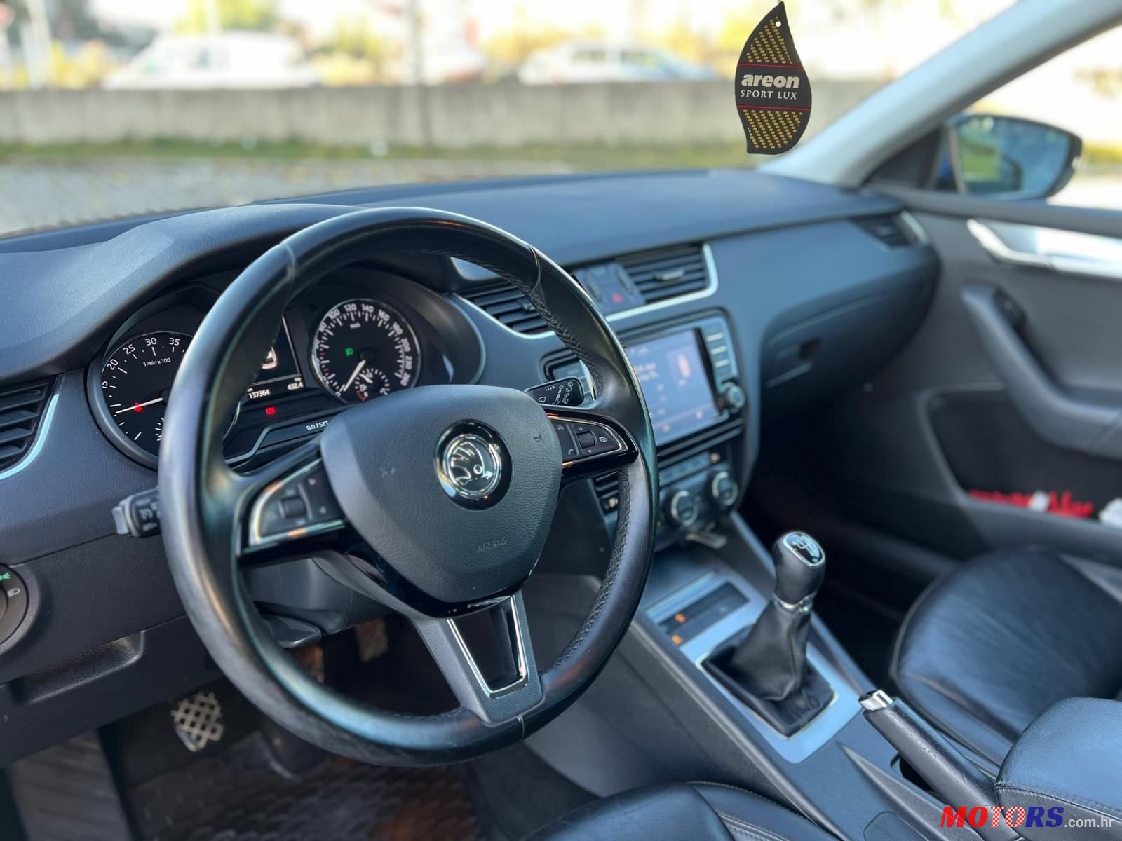 2016' Skoda Octavia Combi photo #2