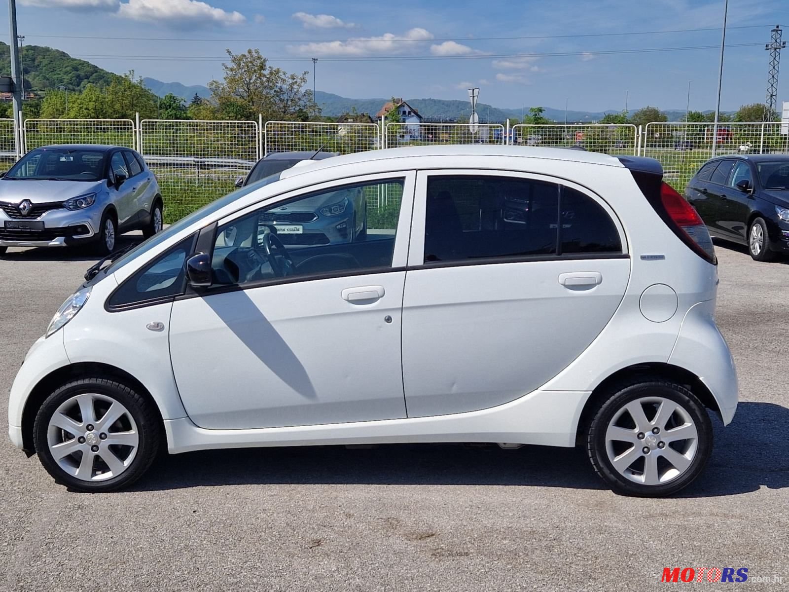 2011' Peugeot iOn Electric photo #4