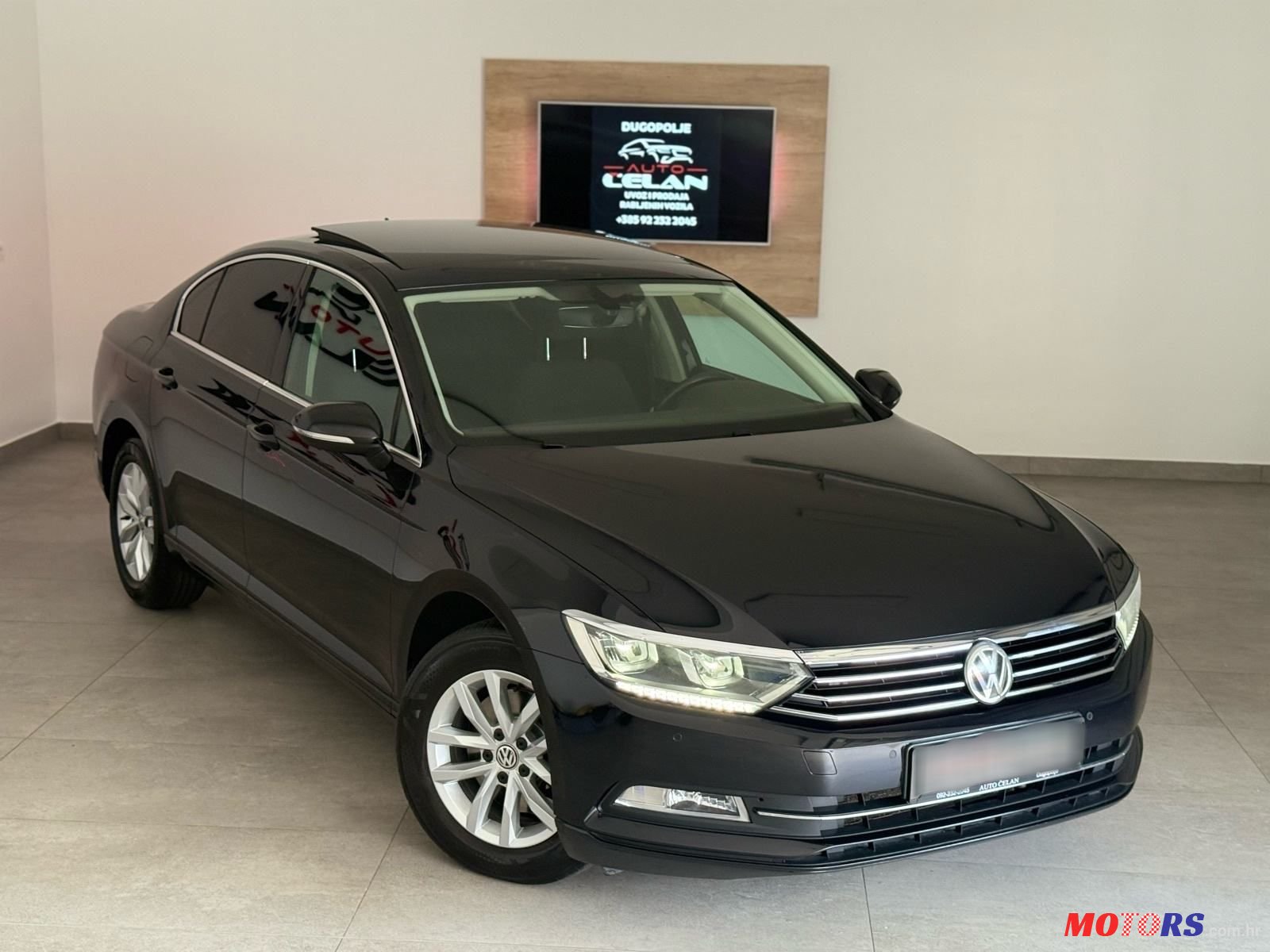 2016' Volkswagen Passat photo #5