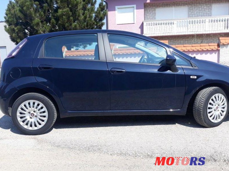2011' Fiat Punto Evo 1,3 Multijet 16V photo #1