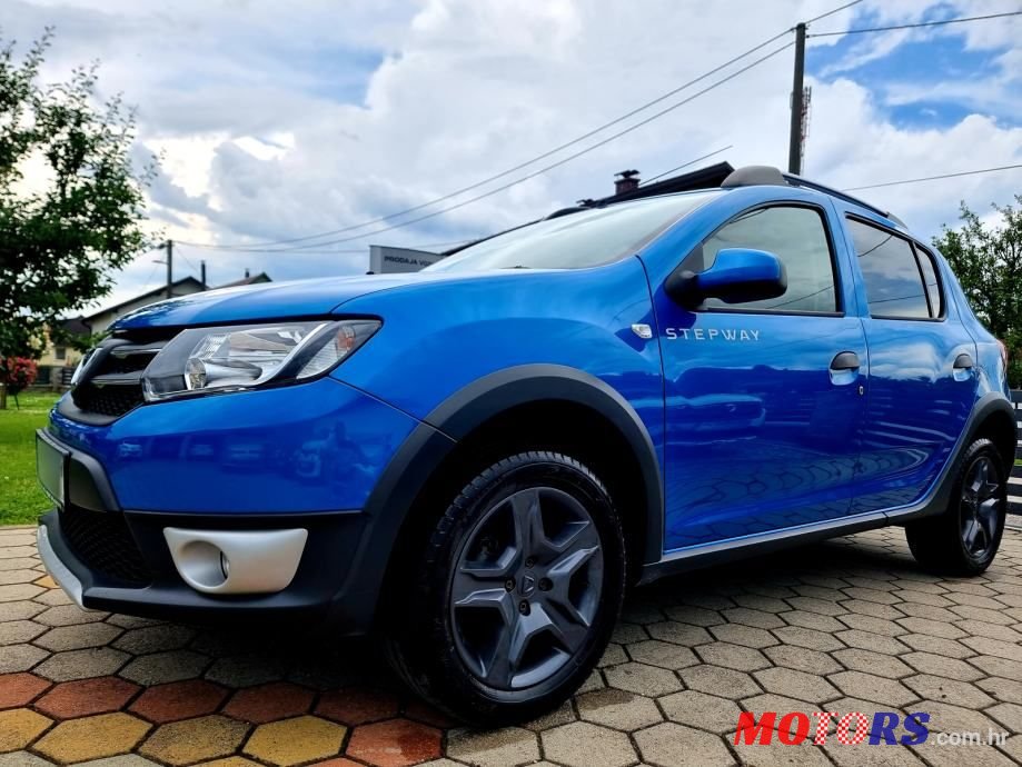 2016' Dacia Sandero photo #2