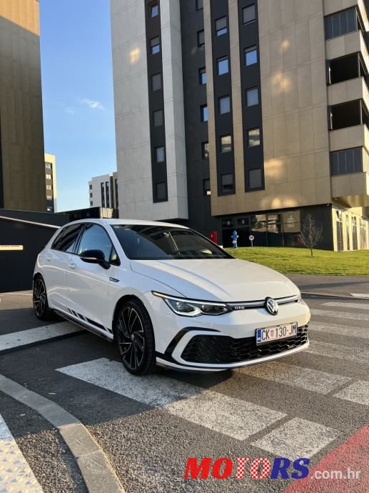 2021' Volkswagen Golf 8 2,0 Tdi photo #1