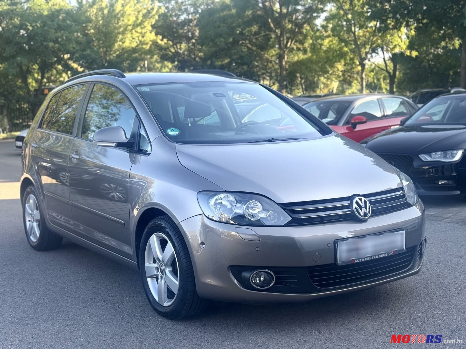 2010' Volkswagen Golf Plus 1,6 Tdi photo #1