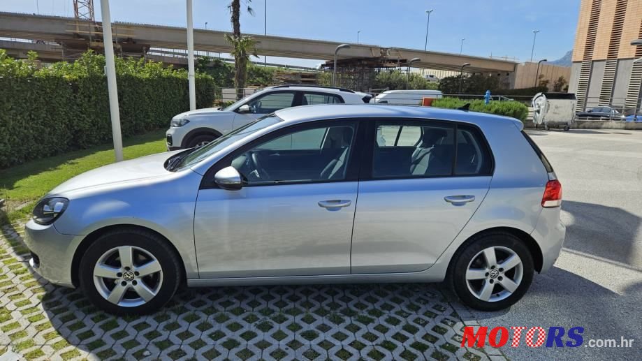 2010' Volkswagen Golf VI 1,6 Tdi photo #2