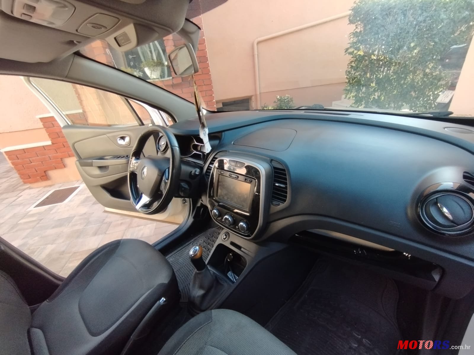 2015' Renault Captur photo #1