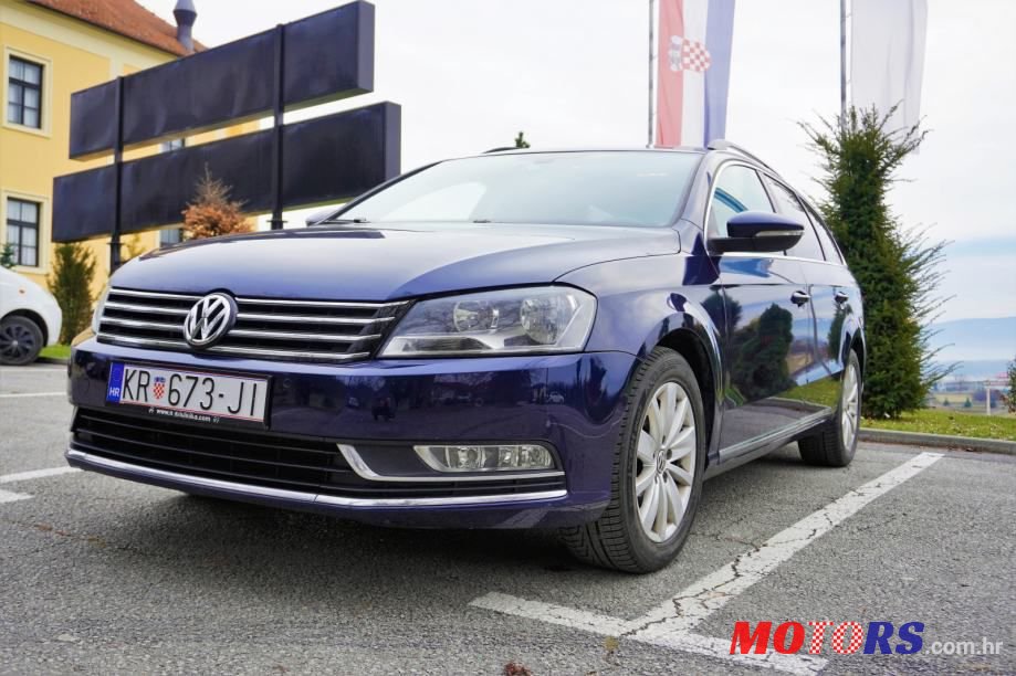 2011' Volkswagen Passat Variant photo #3