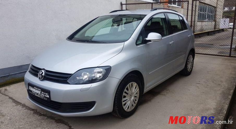 2009' Volkswagen Golf Plus photo #1