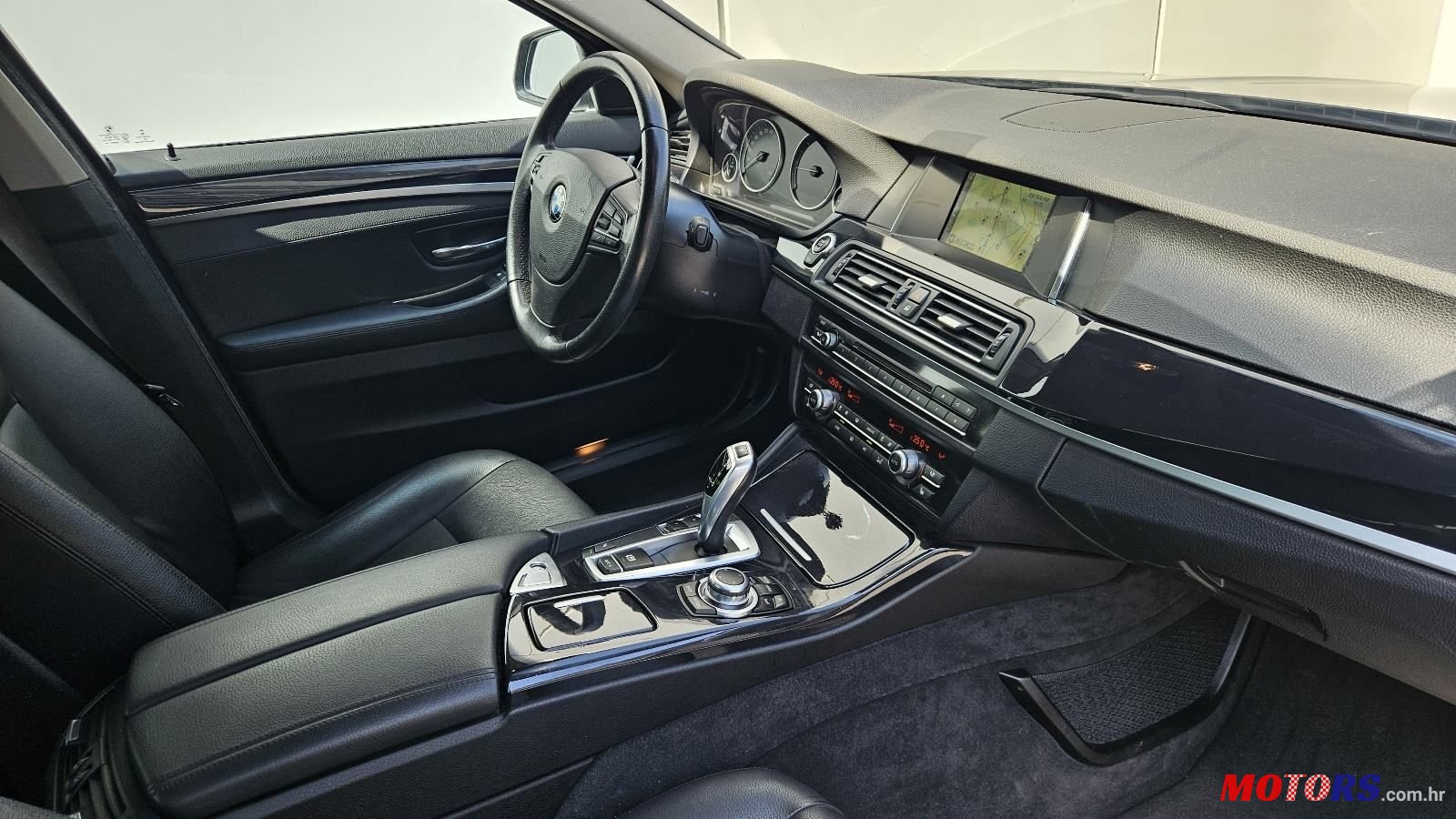 2016' BMW Serija 5 520D photo #4