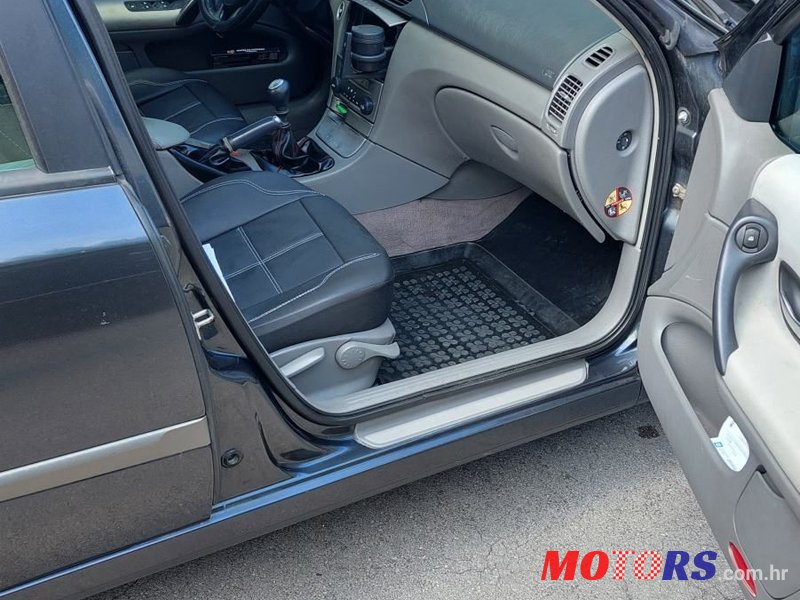 2003' Renault Laguna 1,9 Dci photo #6