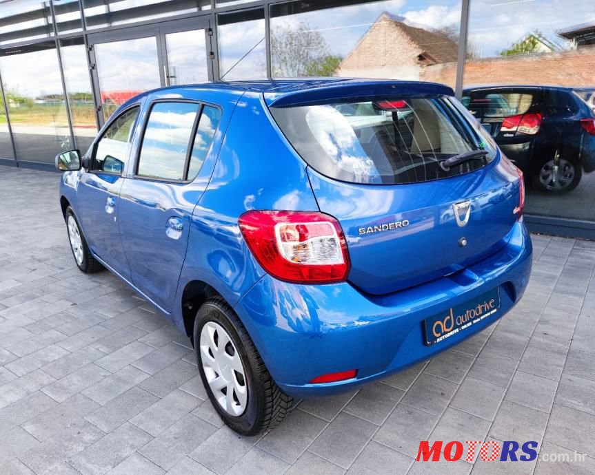 2014' Dacia Sandero photo #5