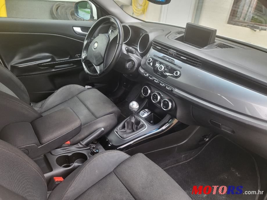 2010' Alfa Romeo Giulietta 1,6 photo #2