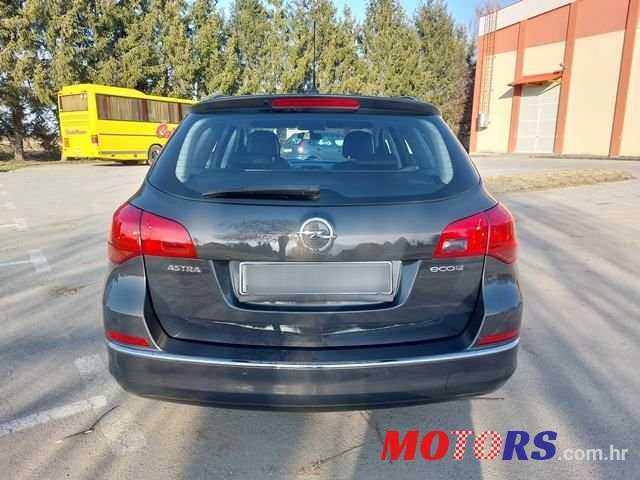 2013' Opel Astra Karavan photo #4