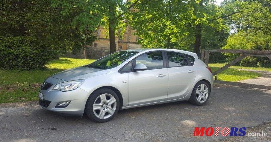 2010' Opel Astra 1,3 Cdti photo #1
