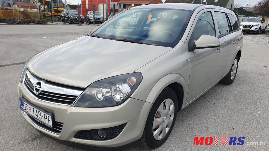 2010' Opel Astra Karavan photo #3