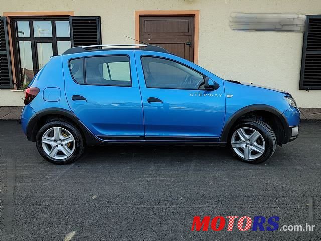 2013' Dacia Sandero photo #6