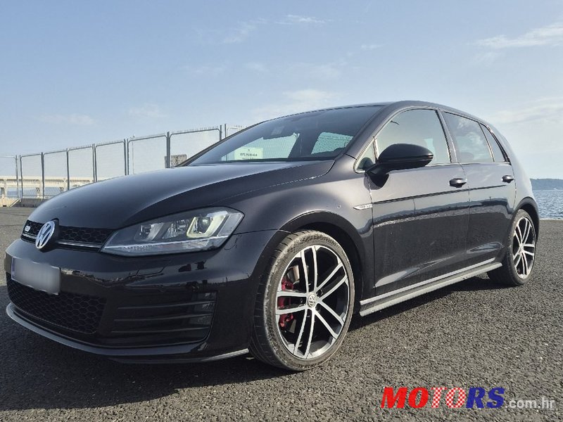 2015' Volkswagen Golf VII 2.0 Tdi photo #2