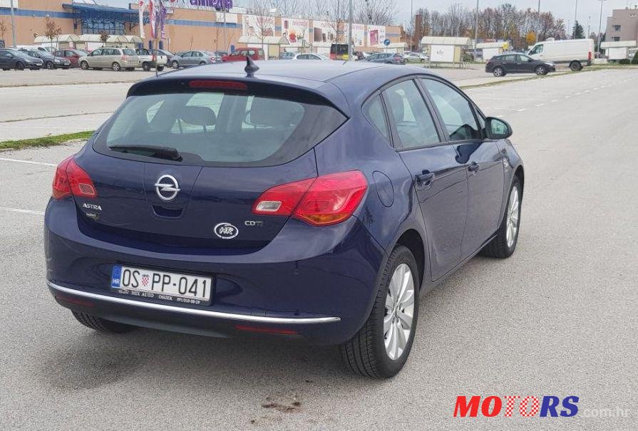 2013' Opel Astra 1,7 Cdti Classic photo #2