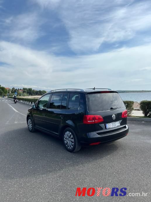 2014' Volkswagen Touran photo #5